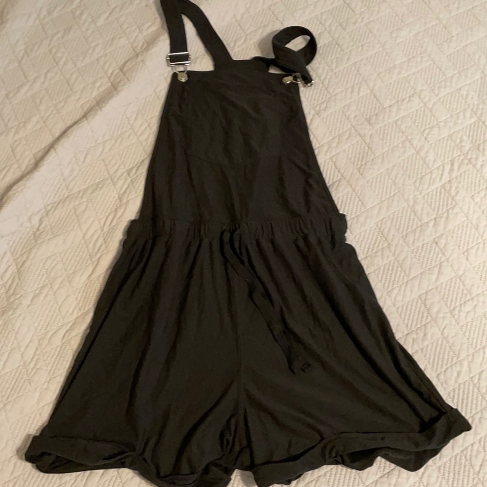 Overall shorts